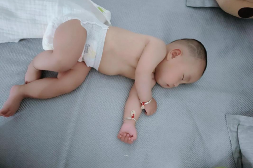 弥勒怀孕肚子撑的难受