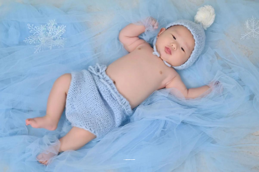 弥勒宝宝眼睛肿是什么原因